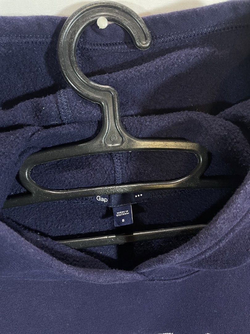 GAP HOODIE (Category: Hoodies) located in Sorsogon. Submitted by thirfthaven_89 (Listing ID 1465012152, Image 2). Description: Width:17.5 Length:24.