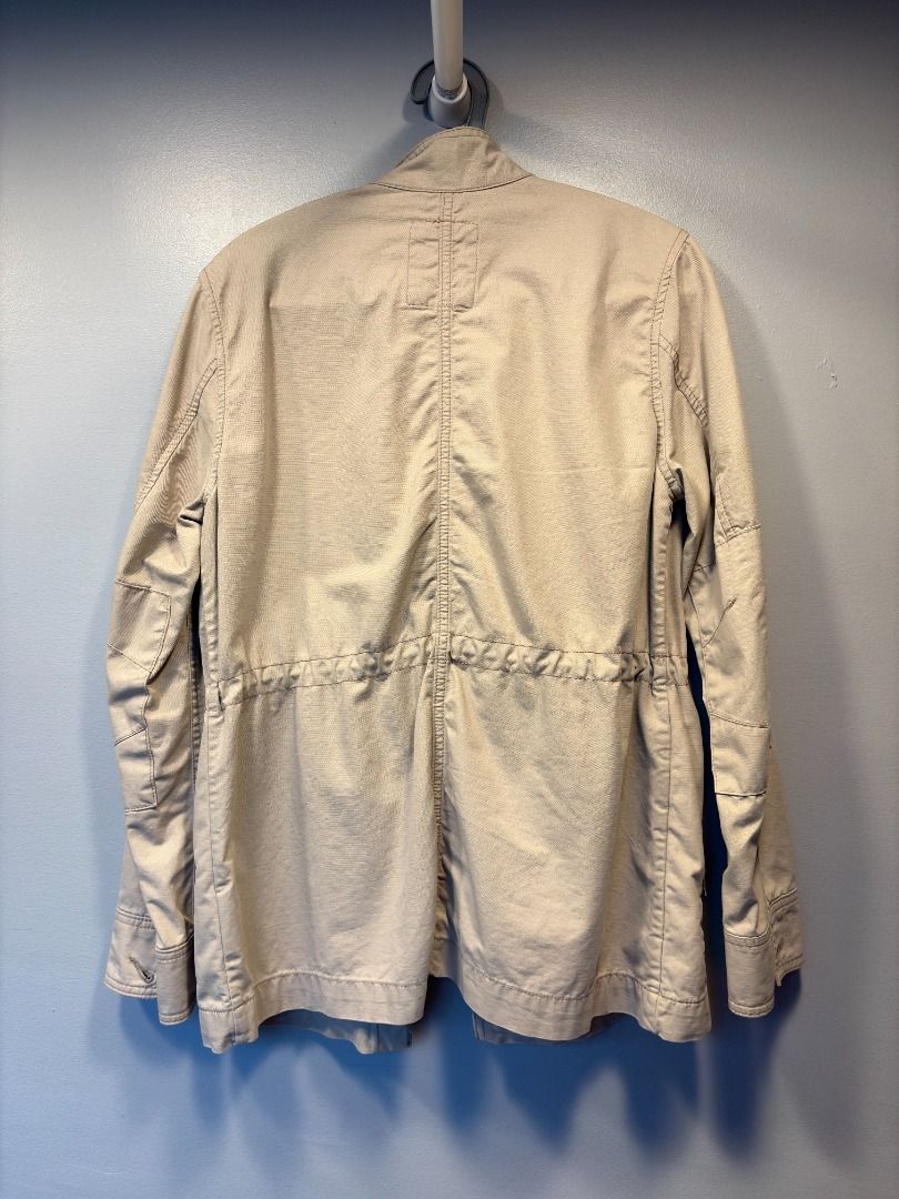 Gap Jacket (Category: Coats, Jackets and Outerwear) located in Petaling Jaya. Submitted by seoularchive (Listing ID 1465041098, Image 2). Description: Authentic GAP Outerwear (can negotiate) Colour : Beige Size : S Also available for pick up at our physical store (Seoul Archive) in Bandar Sunway.