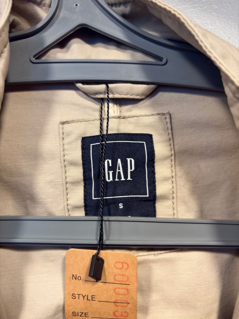 Gap Jacket (Category: Coats, Jackets and Outerwear) located in Petaling Jaya. Submitted by seoularchive (Listing ID 1465041098, Image 3). Description: Authentic GAP Outerwear (can negotiate) Colour : Beige Size : S Also available for pick up at our physical store (Seoul Archive) in Bandar Sunway.