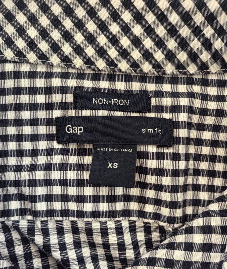 Gap Slim Fit Non-Iron Gingham Check Shirt XS (Category: Formal Shirts) located in Manila. Submitted by livedolphin_68dee2 (Listing ID 1465167883, Image 2). Description: - Brand: Gap - Style: Slim fit, button-down with standard collar - Pattern: Classic black and white gingham check - Size: XS - Fabric: Non-iron (stays crisp all day) - Condition: Clean, no stains or damage - Perfect for: Workwear or smart casual outfits Dimes: Width - 18.5Length -