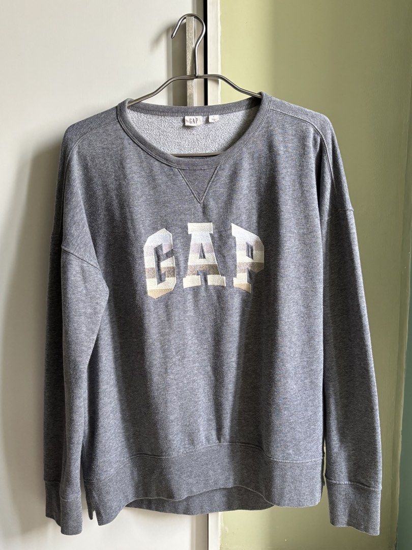 Gap Sweatshirt (Category: Coats, Jackets and Outerwear) located in Quezon City. Submitted by saveproject (Listing ID 1464984572, Image 1). Description: Gap Logo Applique Slouchy Pullover Sweatshirt - Cozy Casual - Small - Gray .