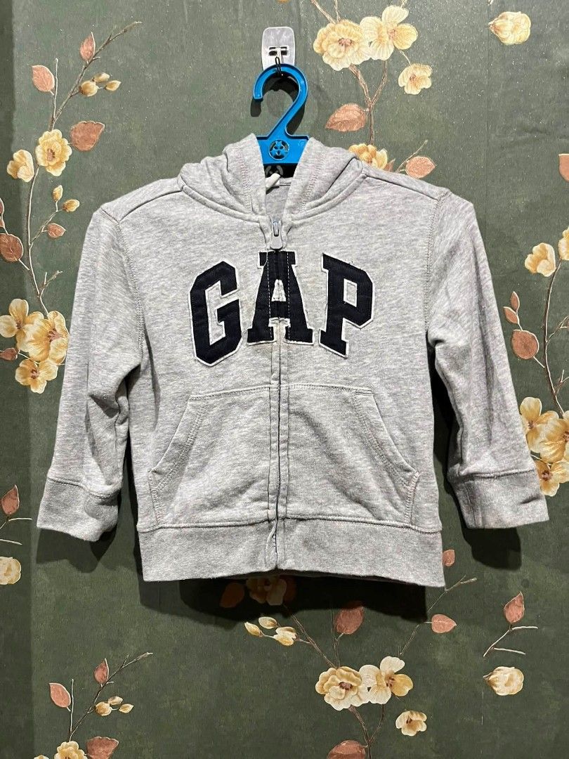 GAP ZIP HOODIE (Category: Babies & Kids Fashion) located in Sindangan. Submitted by waterbop (Listing ID 1465103386, Image 1). Description: 200 + SF no issue excellent condition 14W 15L.