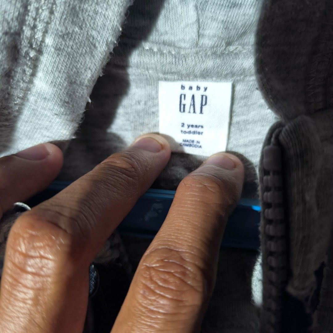 GAP ZIP HOODIE (Category: Babies & Kids Fashion) located in Sindangan. Submitted by waterbop (Listing ID 1465103386, Image 2). Description: 200 + SF no issue excellent condition 14W 15L.