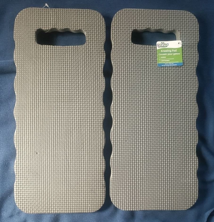 Garden Collection EVA Foam Kneeling Pad – Medium (16” x 7” x 0.5”) (Category: Bedding & Towels) located in Davao. Submitted by scaras (Listing ID 1465067111, Image 1). Description: Note: > Purchased in the USA > Never been used > On Hand: 2 pcs. (P150 each) > Color: Gray • Meet-up: Dumoy (Davao City) Area Key Features: • Material: High-density EVA (ethylene-vinyl acetate) foam that provides durable cushioning and moisture resistance. • Design: Re