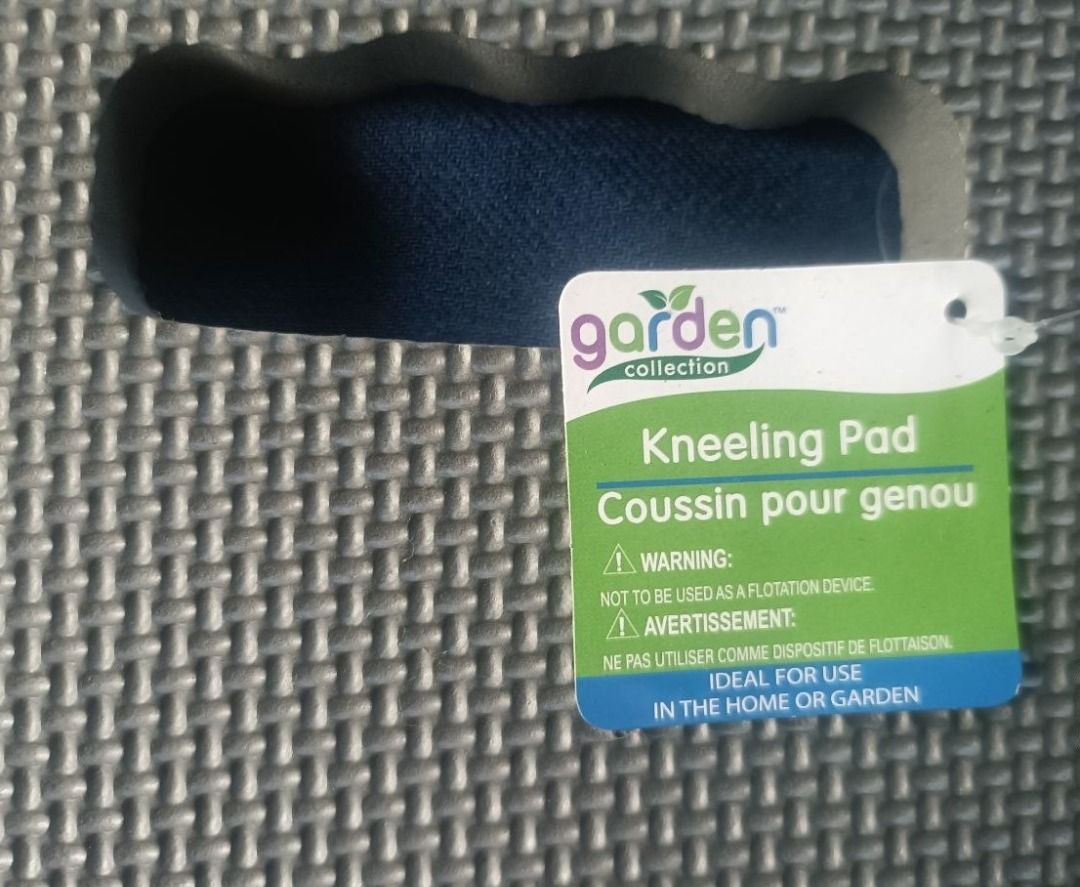 Garden Collection EVA Foam Kneeling Pad – Medium (16” x 7” x 0.5”) (Category: Bedding & Towels) located in Davao. Submitted by scaras (Listing ID 1465067111, Image 2). Description: Note: > Purchased in the USA > Never been used > On Hand: 2 pcs. (P150 each) > Color: Gray • Meet-up: Dumoy (Davao City) Area Key Features: • Material: High-density EVA (ethylene-vinyl acetate) foam that provides durable cushioning and moisture resistance. • Design: Re