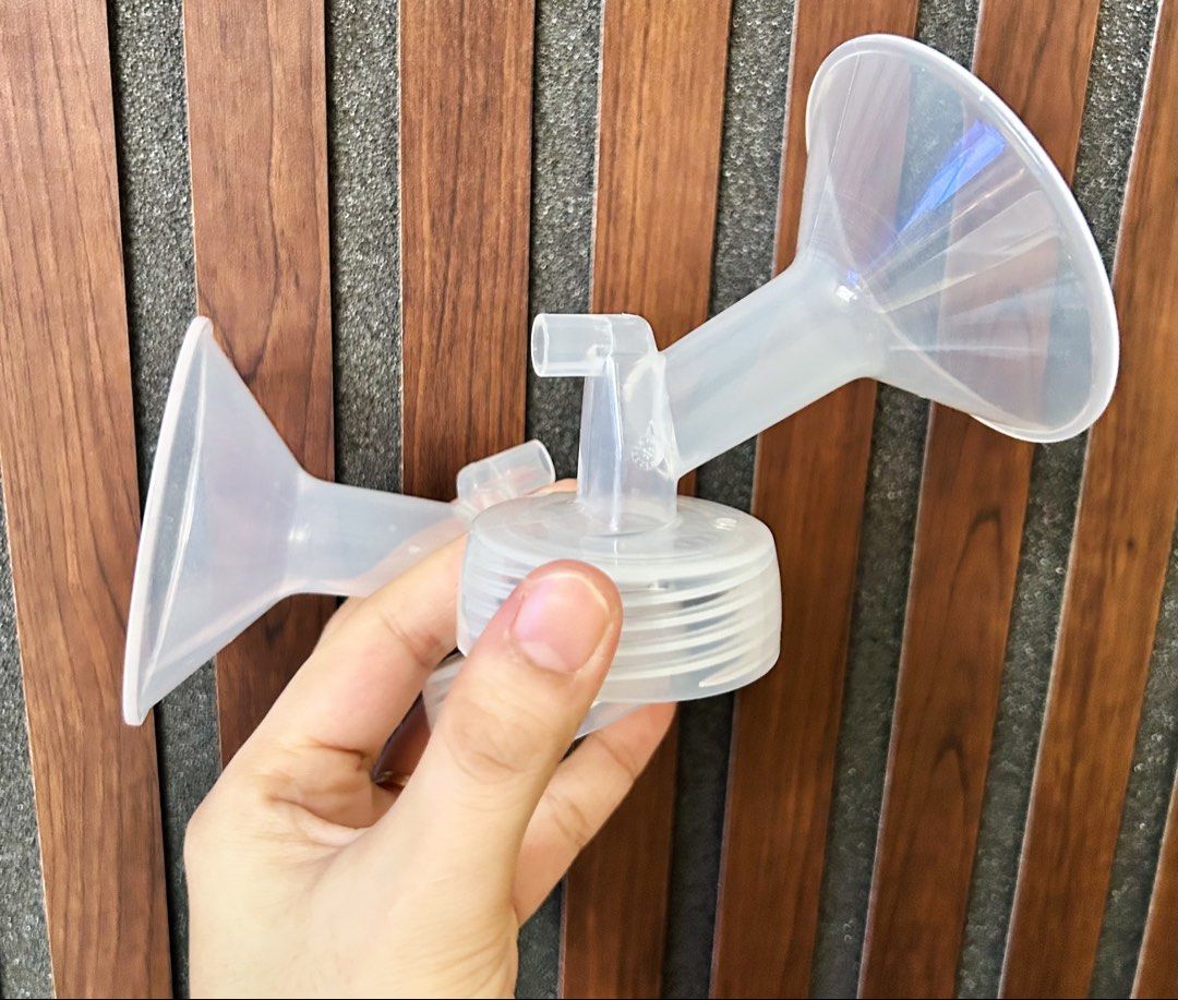 Generic Breastpump Flange 18mm (2pcs) (Category: Breastfeeding & Bottle Feeding) located in Caloocan City. Submitted by thetidytreadph (Listing ID 1464972249, Image 1). Description: .