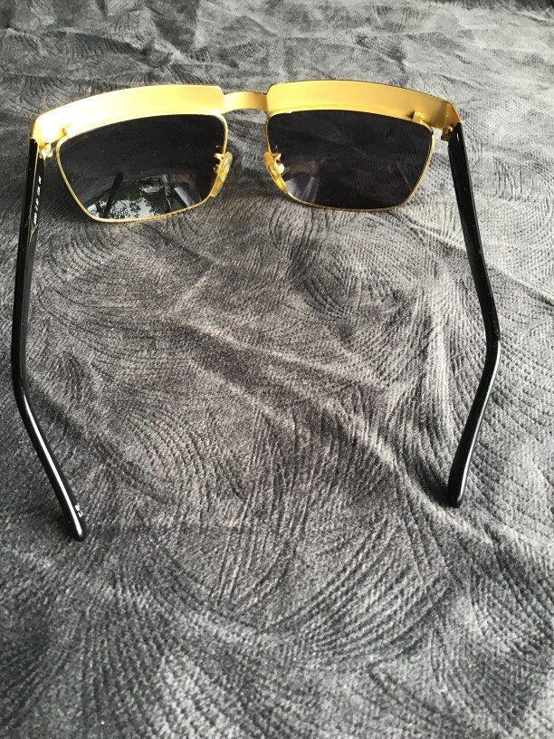 Gianni Versace sunglass authentic (Category: Men's Watches) located in Baguio. Submitted by agozun61 (Listing ID 1465005159, Image 2). Description: Authentic Gianni Versace sunglass made in Italy. Good condition.Walang Grado .
