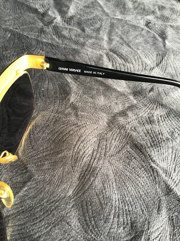 Gianni Versace sunglass authentic (Category: Men's Watches) located in Baguio. Submitted by agozun61 (Listing ID 1465005159, Image 3). Description: Authentic Gianni Versace sunglass made in Italy. Good condition.Walang Grado .
