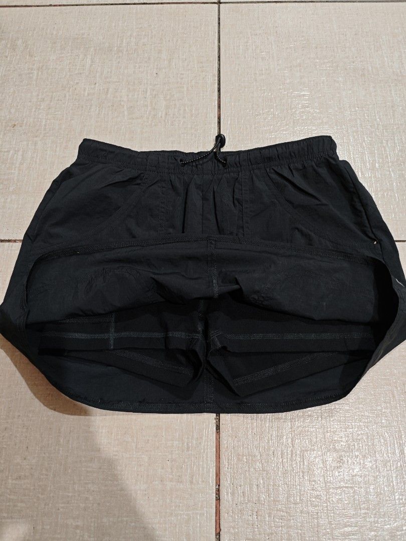 Gilly Hicks Black Active Skort XS (Category: Activewear) located in Manila. Submitted by lilianapat52117 (Listing ID 1465127613, Image 2). Description: GILLY HICKS SKIRT W/ INNER CYCLING OUTER SIDE POCKETS BLACK XS WAIST 25-28 LENGTH 12½ EUC NO ISSUES 350.