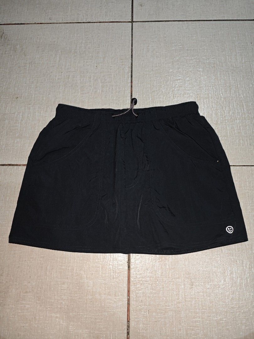 Gilly Hicks Black Active Skort XS (Category: Activewear) located in Manila. Submitted by lilianapat52117 (Listing ID 1465127613, Image 1). Description: GILLY HICKS SKIRT W/ INNER CYCLING OUTER SIDE POCKETS BLACK XS WAIST 25-28 LENGTH 12½ EUC NO ISSUES 350.