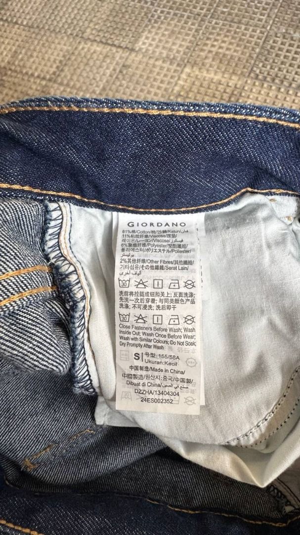 Giordano Denim Shorts Size S (Category: Shorts) located in Manila. Submitted by tmicmd1989 (Listing ID 1465048033, Image 3). Description: - Brand: Giordano - Style: High-waisted dark wash denim shorts with contrast stitching and side slits - Size: S (Fits 155/58A measurements) - Material: Comfortable blend of cotton, viscose, polyester, and other fibers - Condition: Clean, washed, and ready to wear - Care Tip: Wash inside out.
