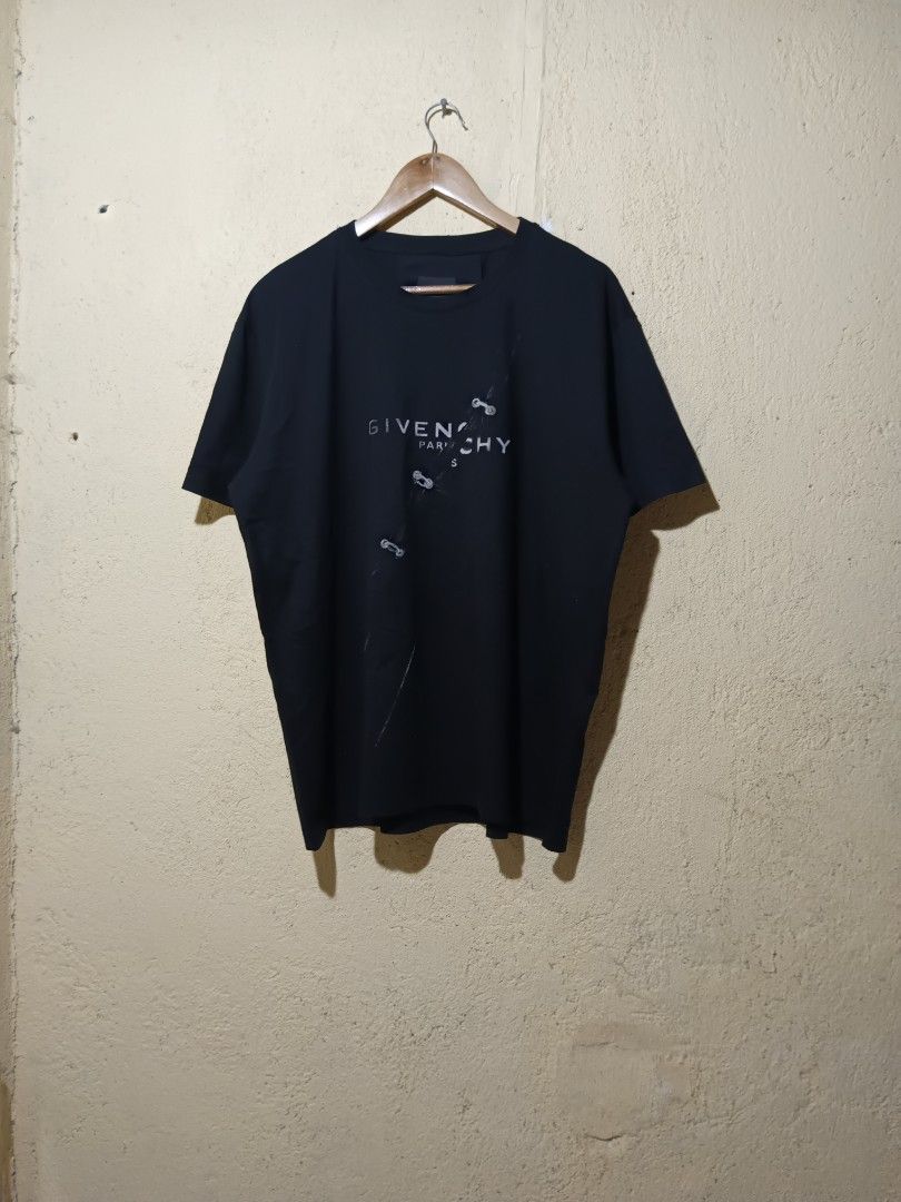 Givenchy China (Category: Activewear) located in San Pablo. Submitted by thriftyjd (Listing ID 1465065288, Image 1). Description: Dimes: L29 x W24 Condition/color rate: 9.5/10 no issue.
