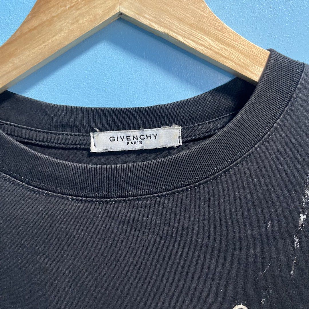 Givenchy shirt (Category: Tshirts & Polo Shirts ) located in Santo Tomas. Submitted by niftynook_22 (Listing ID 1465017176, Image 3). Description: Good condition 9/10 color rate 22x27 Issue: 1 pinhole and 2 dot stains.