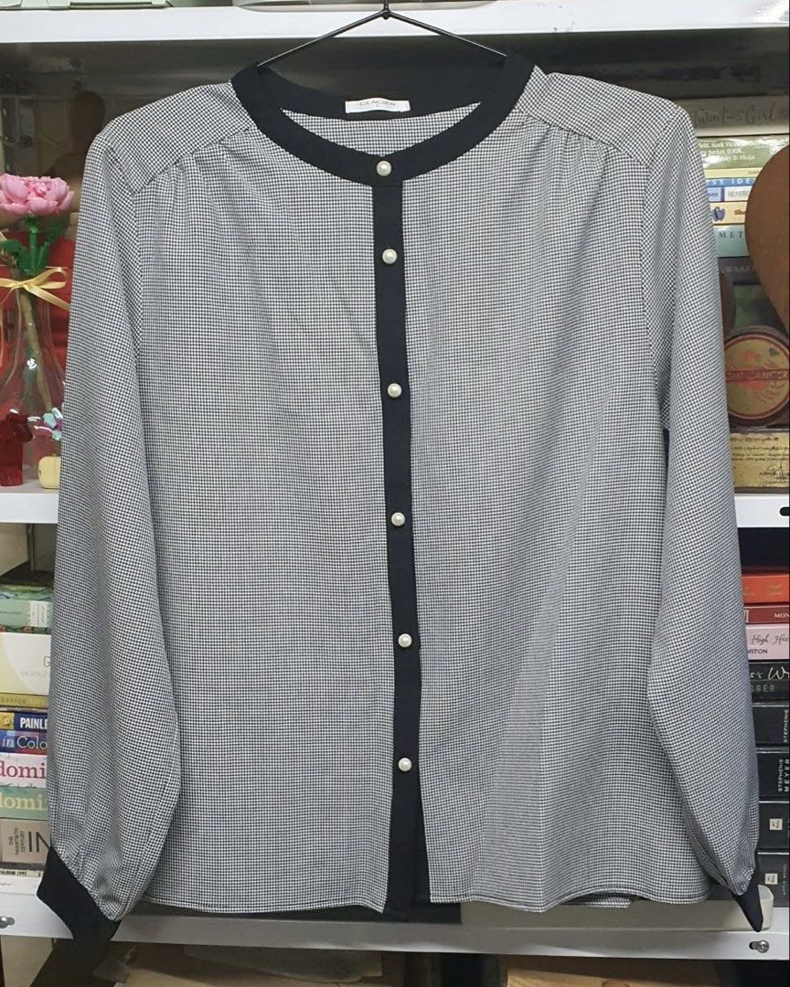 Glacier Black and White Houndstooth Blouse Size L (Category: Blouses) located in Manila. Submitted by apoltree (Listing ID 1465021136, Image 1). Description: - Brand: Glacier - Size: L - Material: 100% polyester - Pattern: Black and white houndstooth - Details: Solid black trim on neckline and placket, elegant faux-pearl front buttons - Condition: Clean and ready to wear.