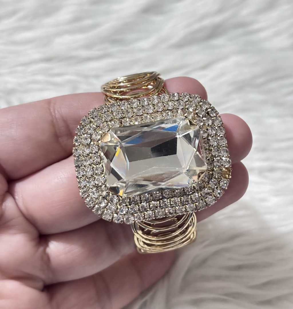 Gold-Toned Statement Adjustable bracelet (Category: Bracelets) located in Paranaque City. Submitted by dalle_closet (Listing ID 1464998861, Image 3). Description: ang nice nito. missing lang ng isang stone. see last pic.