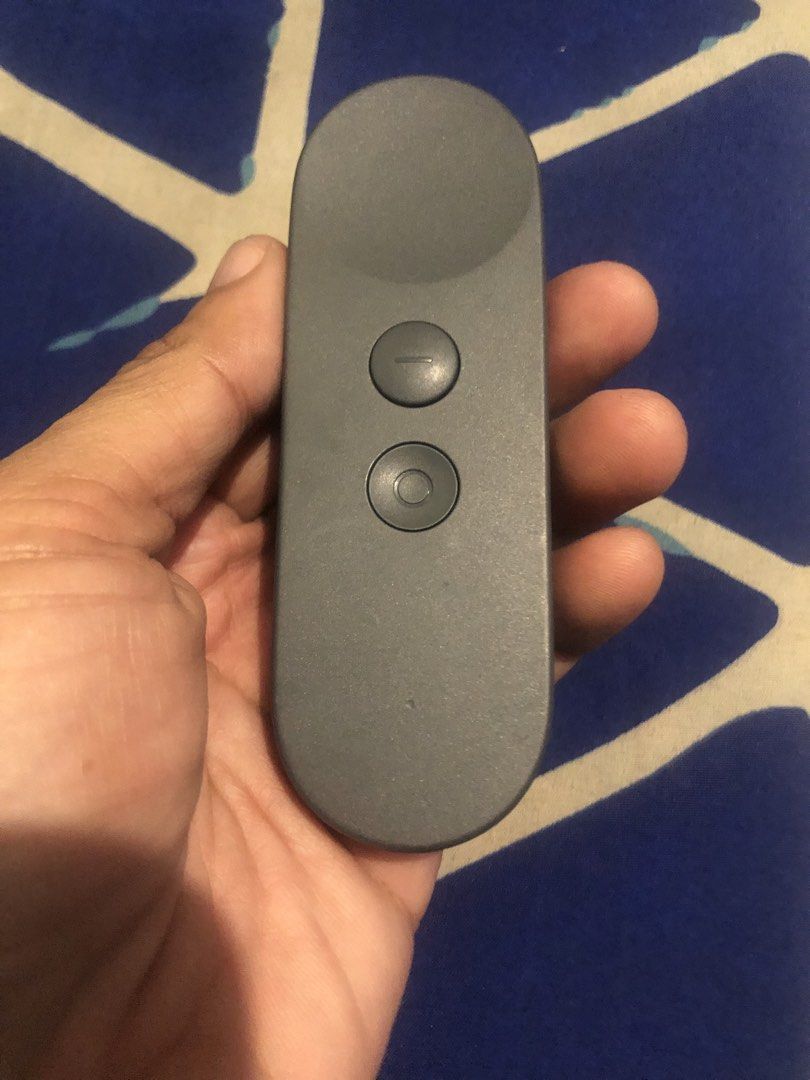 Google daydream view VR controller unit (Category: Controllers) located in Quezon City. Submitted by markgolveo (Listing ID 1465031795, Image 2). Description: Google daydream view VR controller unit.
