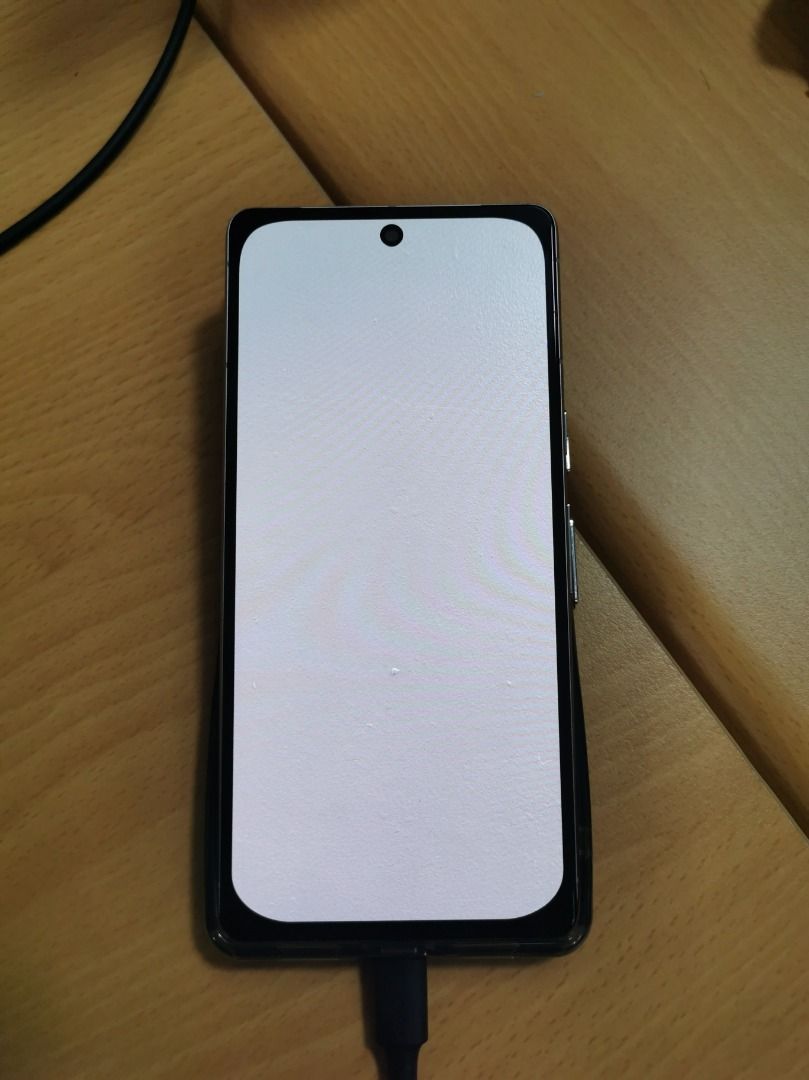 GOOGLE PIXEL 7 (Category: Google Pixel) located in Binan City. Submitted by bajun24 (Listing ID 1465019633, Image 3). Description: FOR SALE * TITLE: Google Pixel 7 * PRICE: Php 5,000 * ITEM CONDITION: well used * VARIANT: GVU6C Snow White 128gb US Variant * WARRANTY: None, as is where is * PACKAGE INCLUDE: pixel phone, 1 case and original box only * ISSUES: 1. Screen replaced with OLED (not original at malaki ang bezel). Fingerprint working pero 