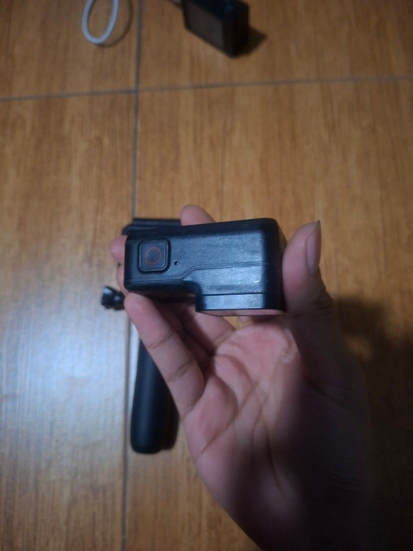 GoPro Hero 7 Black (Category: Cameras) located in Quezon City. Submitted by snuffster (Listing ID 1464983552, Image 3). Description: - Model: GoPro Hero7 Black action camera - Included Accessories: Protective frame mount and short hand grip - Nagcharge parin yung unit, okay battery life pa naman - Condition: Fully working screen and battery charges to 100%; body has normal signs of handling - Ideal for: Compact, on-the-go video shooting and outdo
