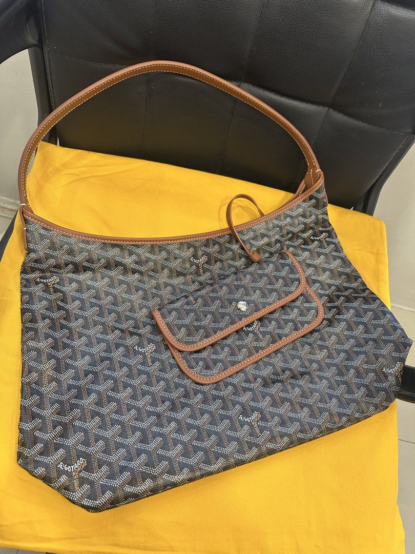 Goyard fidji hobo tan (Category: Luxury Bags & Wallets) located in Manila. Submitted by jmsluxe2026 (Listing ID 1465045739, Image 1). Description: - Authentic Goyard hobo bag in classic black and brown chevron print - Comfortable single leather shoulder strap with matching brown leather trim - Convenient front flap pocket with a secure snap button closure - Soft, slouchy, and stylish silhouette - Spacious interior that easily fits your daily esse
