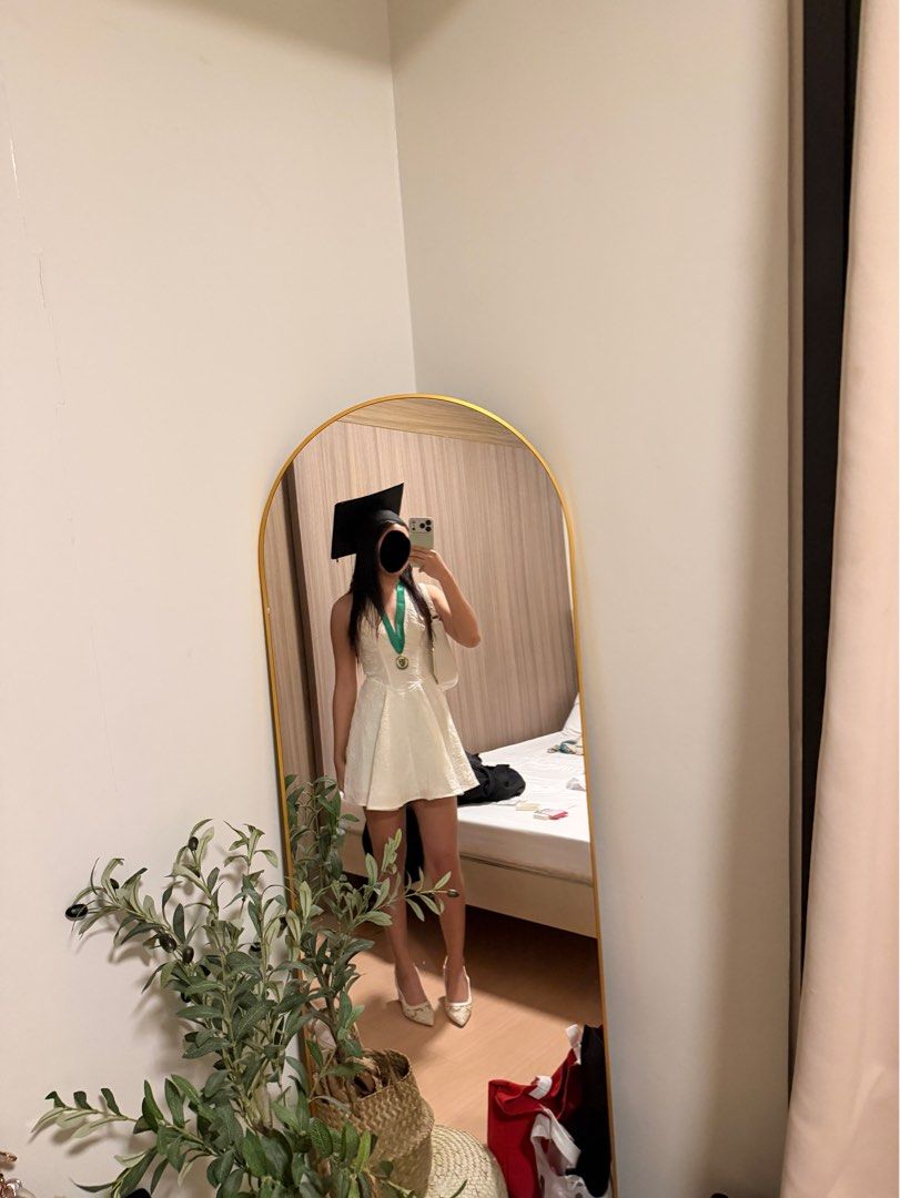 GRADUATION DRESS (Category: Dresses) located in Quezon City. Submitted by reveuses (Listing ID 1464984927, Image 1). Description: Once lang nasuot, Declutter lang po.