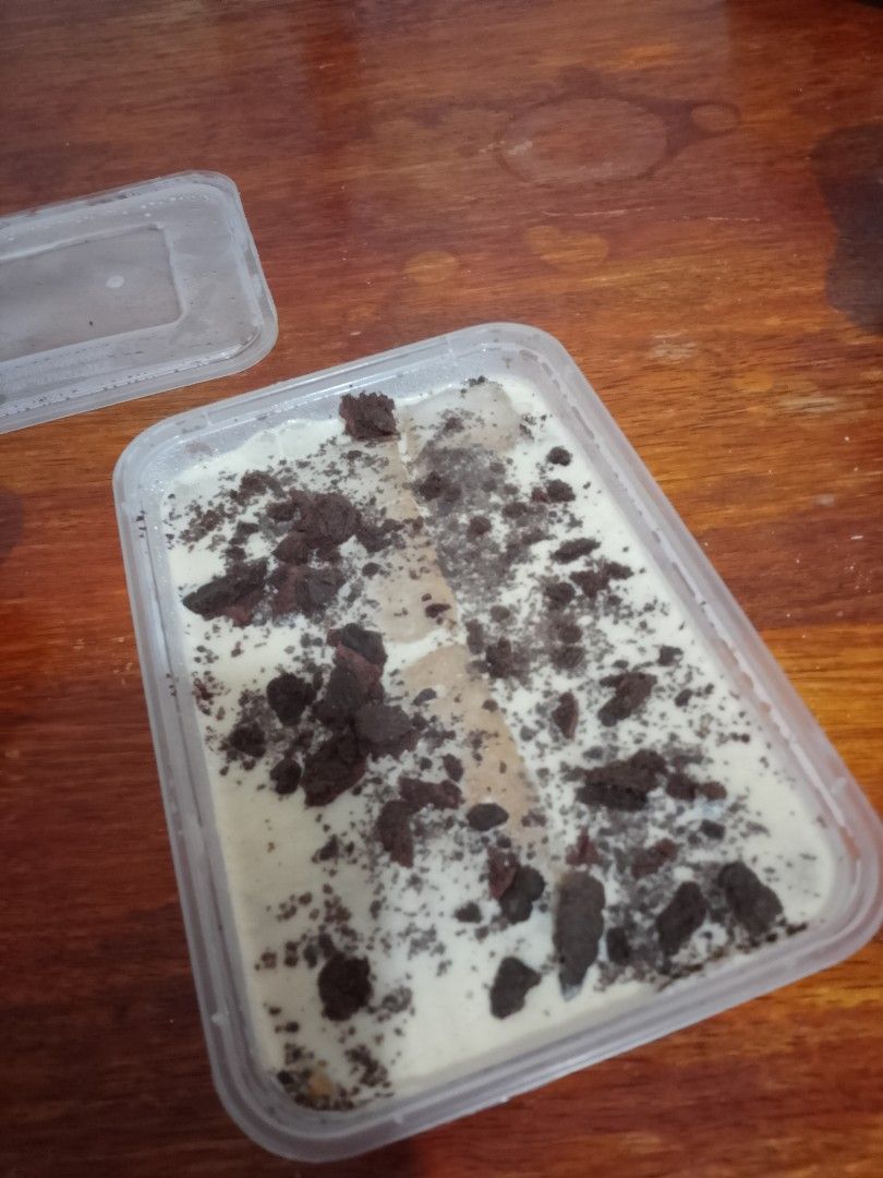 Graham Cake 500 ml tub (Category: Homemade Bakes) located in Cavite. Submitted by rodrycuteshop (Listing ID 1465115787, Image 2). Description: Cookies and Cream Graham Cake.