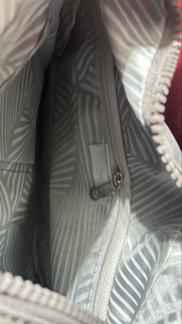 gray kipling crossbody bag (Category: Cross-body Bags) located in Quezon City. Submitted by prelovedthings830 (Listing ID 1465050515, Image 3). Description: .