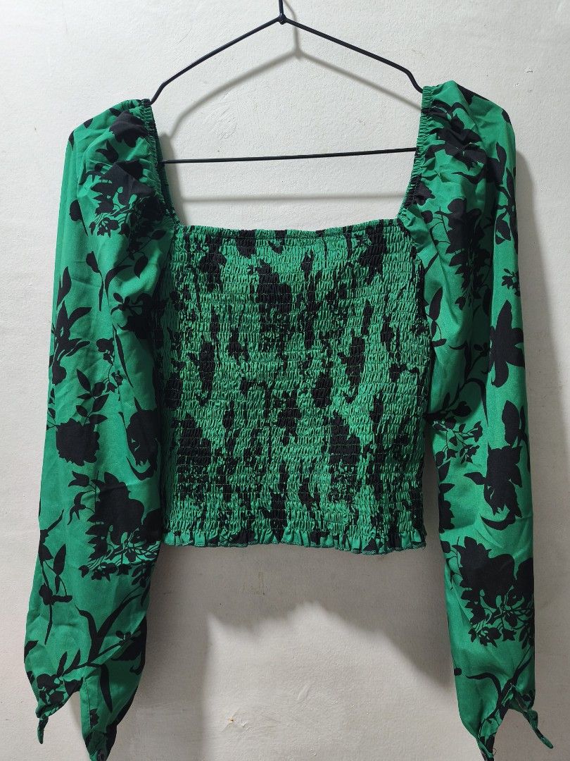 Green & Black Floral Stretchable Blouse (Category: Blouses) located in Santa Rosa. Submitted by 1998_m.a. (Listing ID 1465032306, Image 1). Description: .
