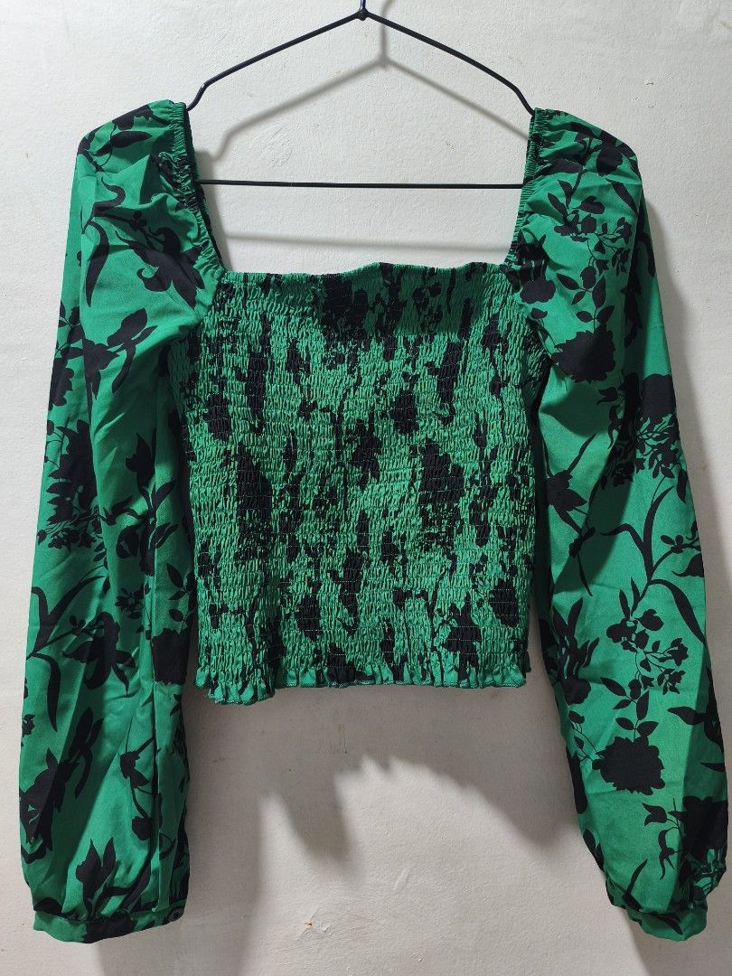 Green & Black Floral Stretchable Blouse (Category: Blouses) located in Santa Rosa. Submitted by 1998_m.a. (Listing ID 1465032306, Image 2). Description: .