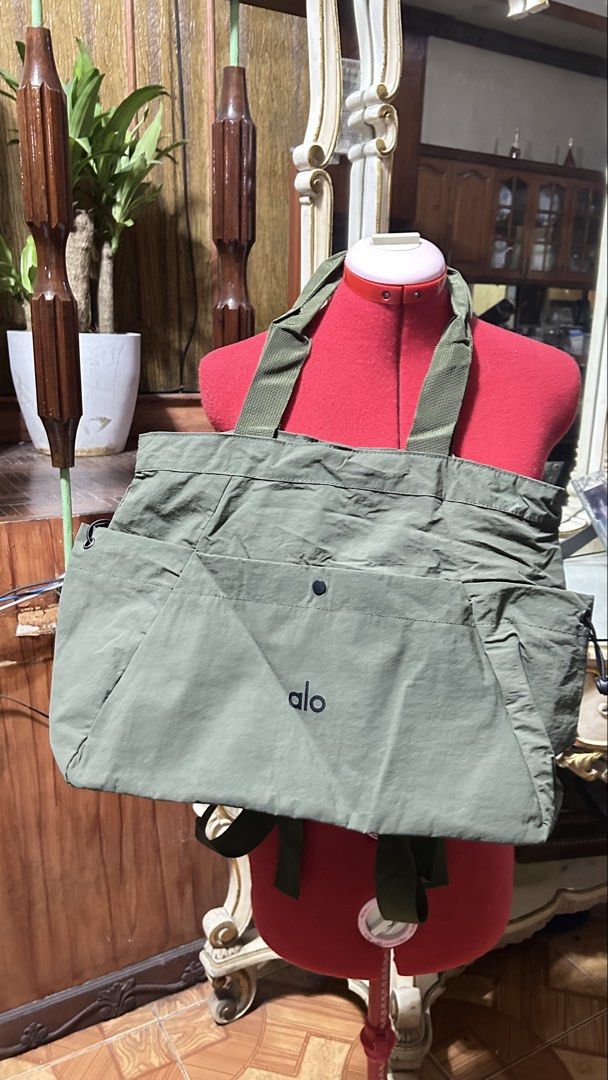 green alo shoulder bag (Category: Shoulder Bags) located in Quezon City. Submitted by prelovedthings830 (Listing ID 1465046473, Image 1). Description: .