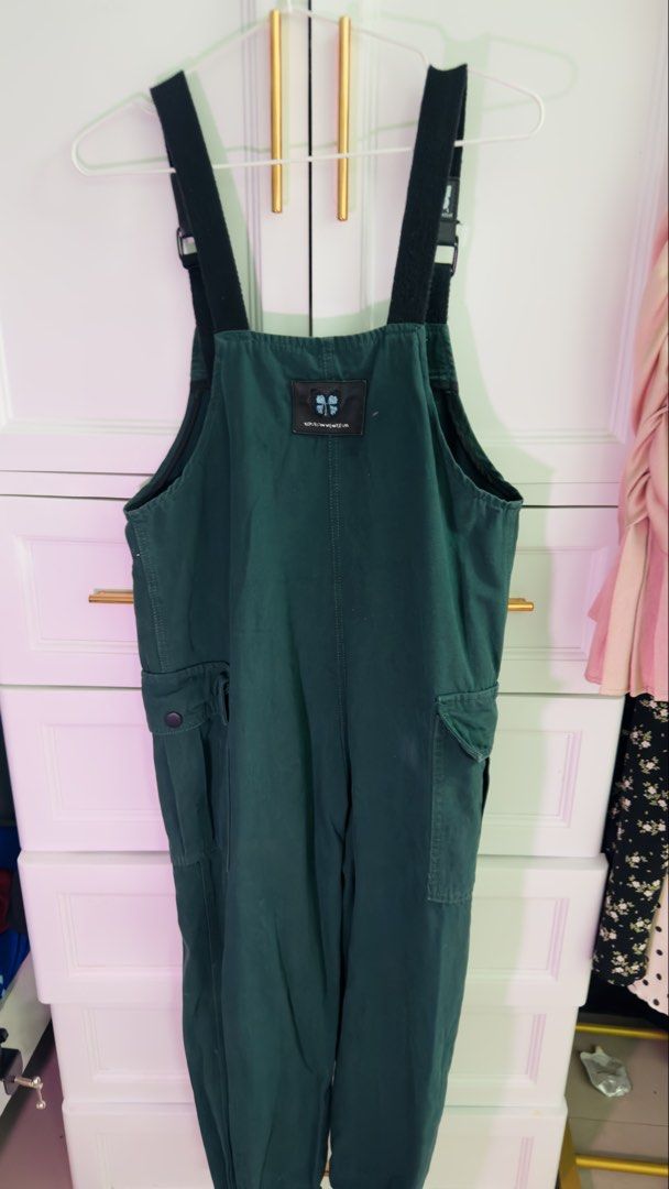 Green Jumper Overalls (Category: Coats, Jackets and Outerwear) located in Angeles City. Submitted by maine_collection0195 (Listing ID 1465059238, Image 2). Description: Green Going Everyday Travel Stretchy Washed Comfortable Flattering Jumpsuit For Women Autumn.