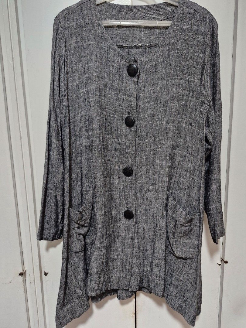 Grey Long Sleeve Button-Up Cardigan (Category: Longsleeves) located in San Juan City. Submitted by lss88 (Listing ID 1464972108, Image 1). Description: - Color: Grey - Material: Lightweight, textured knit fabric - Design: Long sleeves, open neckline, and dark round front buttons - Features: Includes two functional side pockets - Fit: Standard fit, easy to layer over casual tops or dresses - Condition: Excellent quality.