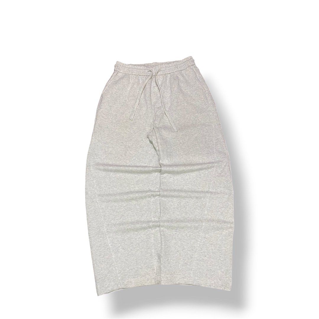 Grey Oversized Wide Leg Sweatpants Drawstring Joggers (Category: Announcements) located in Manila. Submitted by luckyeagle-0106 (Listing ID 1465032360, Image 2). Description: 300+SF🏷️ WHITE GRAY BAGGY SWEAT PANTS W-FREE SIZE L-39 T-13 LH-10 •NO ISSUE •GOOD CONDITION •HEAVY COTTON •THICK COTTON •MUST BUY IT.