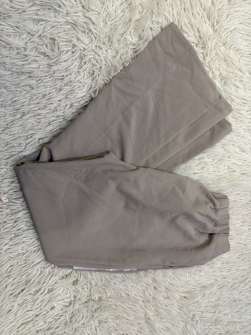 GU 2-Way Stretch Flare Pants (Category: Jeans) located in Manila. Submitted by kristinata44809 (Listing ID 1465075431, Image 3). Description: - Brand: GU - Style: Flare pants - Color: Greyish brown - Size: L - Material: 91% polyester, 9% polyurethane (stretch fabric) - Features: High waist design, front pockets - Condition: Brand new with original tags attached, never worn.
