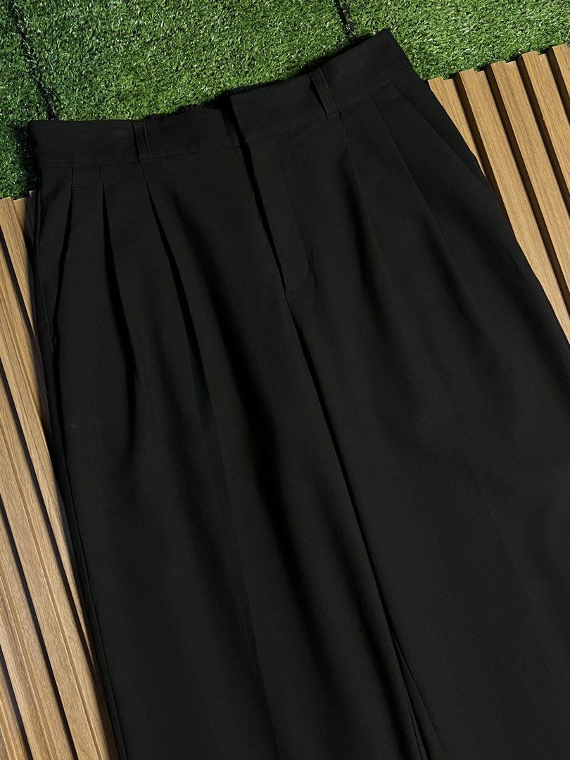 GU - DOUBLE PLEATED TROUSER (Category: Trousers) located in Bacolod City. Submitted by timelessbyjosh (Listing ID 1465117442, Image 3). Description: BEST FOR CASUAL & FORMAL OUTFITS SIZE : XL ACTUAL COLOR : BLACK COLOR RATE : 10 OUT OF 10 CONDITION : NEAR NEW MATERIAL : 67 % POLYESTER , 30 % RAYON & 3 % SPANDEX MADE IN : INDONESIA FLAWS : NONE DIMENSIONS WAIST - 31 TO 36 ( GARTERIZE ) LENGTH - 40 THIGH - 14. 5 LEG OPENING - 11 MEASUREMENT TAKEN W