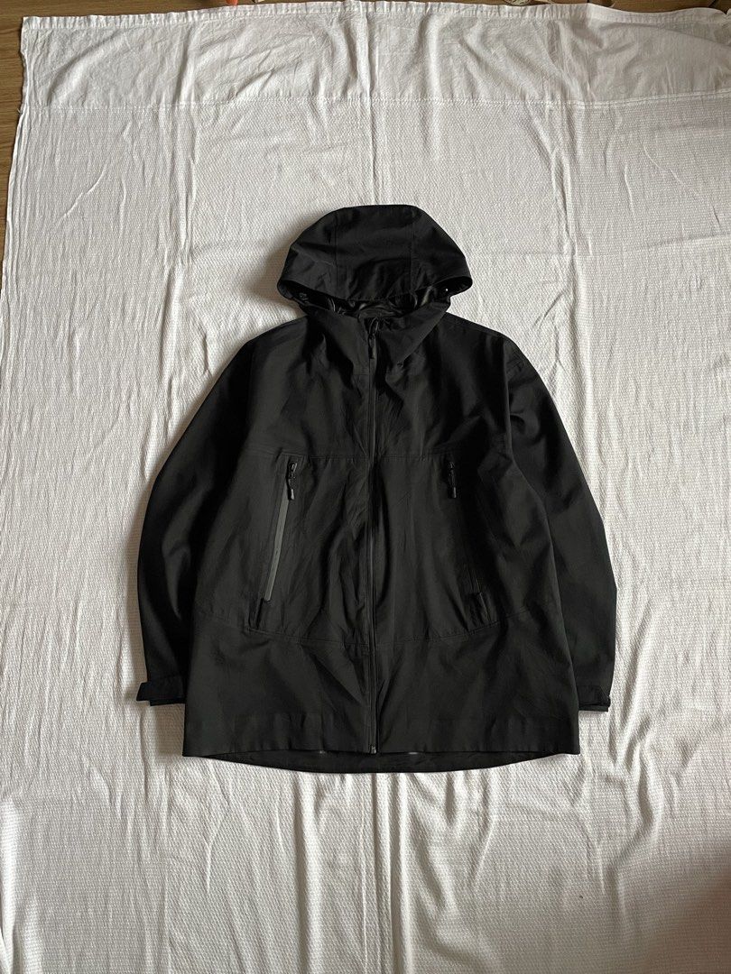 GU Active Gorpcore Jacket (Category: Coats, Jackets and Outerwear) located in Pekan Nanas. Submitted by sunburrnn (Listing ID 1465090145, Image 1). Description: pit 24 length 28 sizing L/XL condition 9.5/10 almost like new ! ask for more detail.