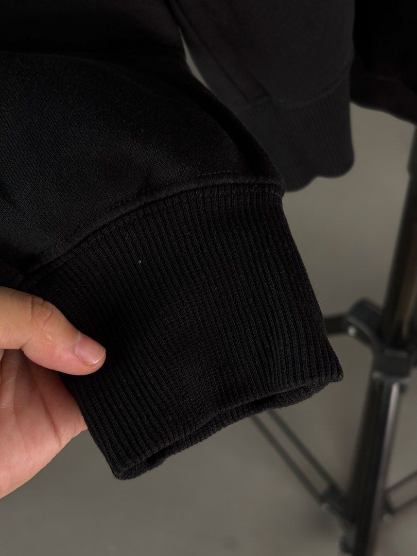 GU Black Long Sleeve Sweatshirt Size L (Category: Coats, Jackets and Outerwear) located in Malilipot. Submitted by brevsthrift (Listing ID 1465127862, Image 3). Description: - Brand: GU - Color: Black - Size: Large - Material: Comfortable cotton blend - Design: Crew neck, raglan sleeves, ribbed cuffs and hem, with classic v-stitch collar detail - Condition: Excellent - 9.7/10 color rate.