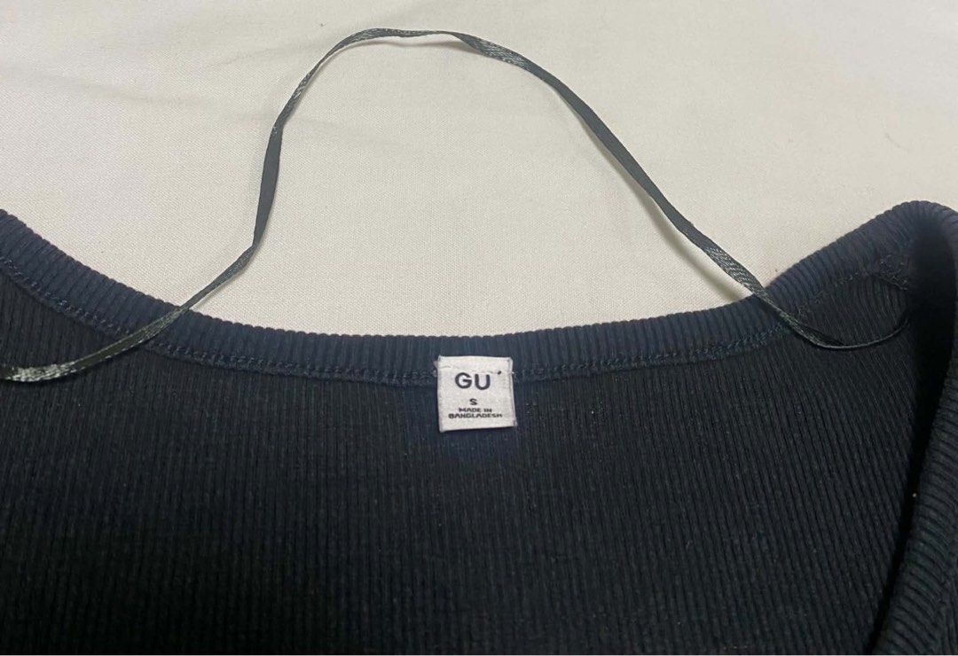 GU by Uniqlo Blouse (Category: Blouses) located in Manila. Submitted by tresmarias_go (Listing ID 1464985177, Image 2). Description: Preloved GU by Uniqlo Blouse Color Gray Pls see photos for more detail.