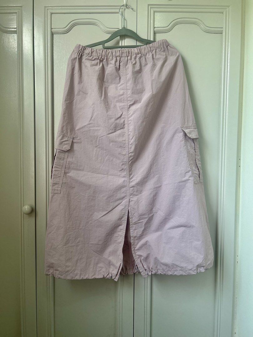 GU Cargo Midi Skirt, Size L (Category: Skirts) located in Taguig. Submitted by joleeene (Listing ID 1464985247, Image 2). Description: Product ID: 356405 Bought in GU Taipei. Used 1-2x..