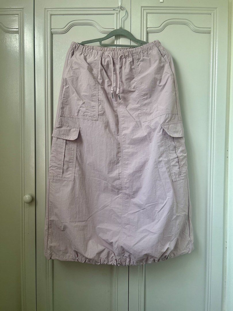 GU Cargo Midi Skirt, Size L (Category: Skirts) located in Taguig. Submitted by joleeene (Listing ID 1464985247, Image 1). Description: Product ID: 356405 Bought in GU Taipei. Used 1-2x..