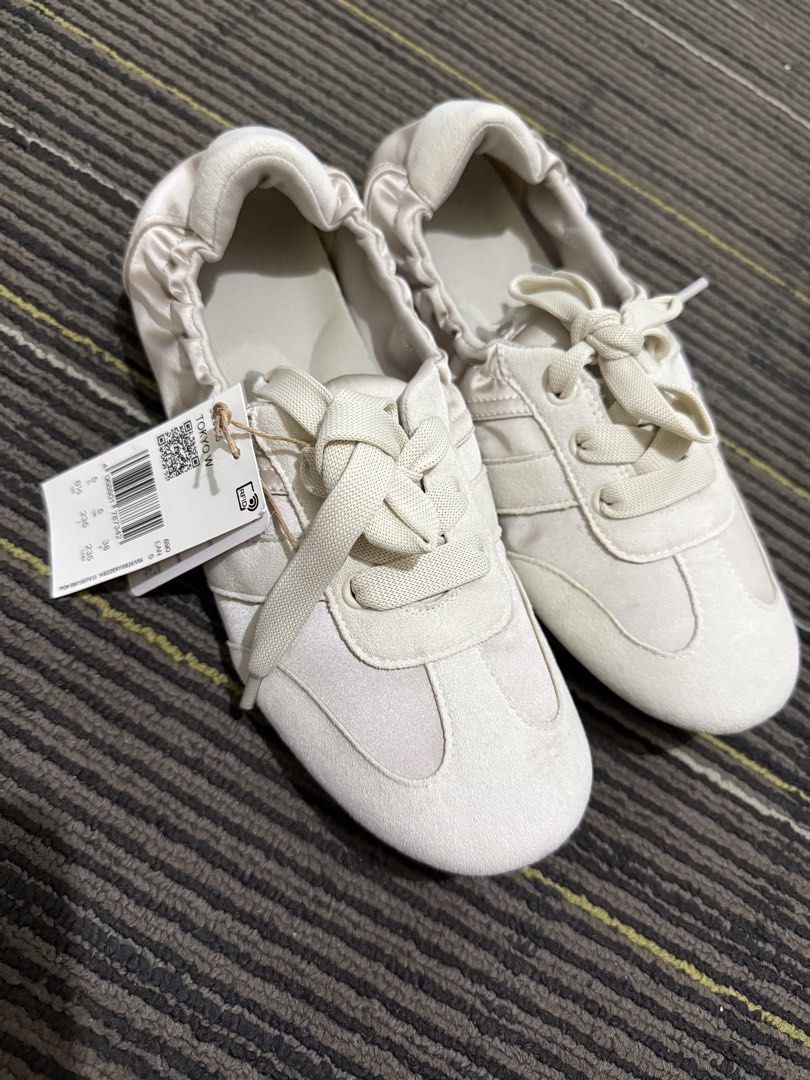 GU Gathered Ballet Sneakers (Category: Flats & Sandals) located in San Mateo. Submitted by maureen1026 (Listing ID 1464989656, Image 1). Description: Eur 38 Uk5 Us 6 1/2.