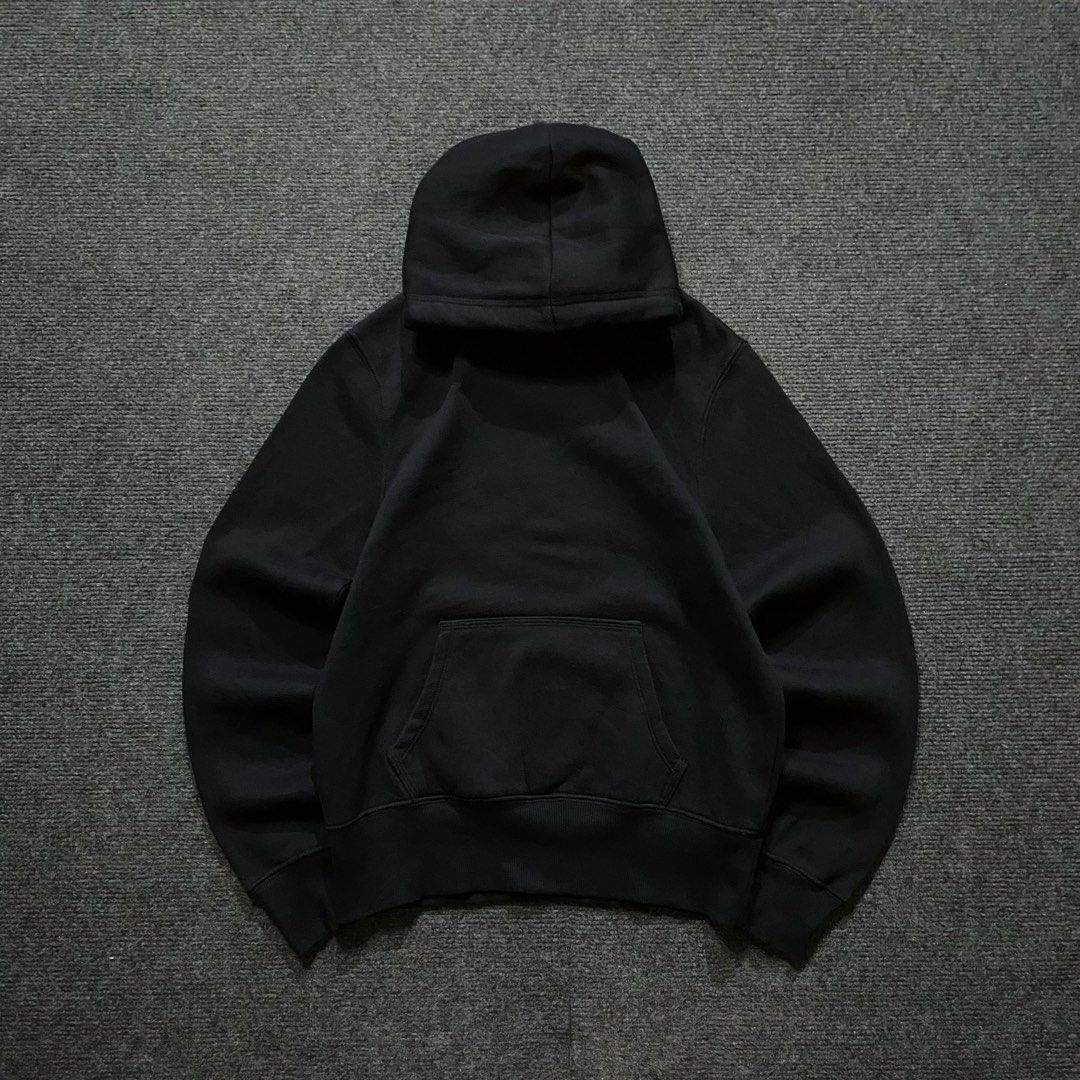 GU Pullover Hoodie (Category: Coats, Jackets and Outerwear) located in Quezon City. Submitted by thrifted_by_cj (Listing ID 1465013893, Image 1). Description: GU Pullover Hoodie Width: 18in Length: 21.5in Condition: 10/10 Color rate: 10/10 Issue: see pic Note: Price: 350 + Sf Payment first J&T Delivery PM ✉️ .