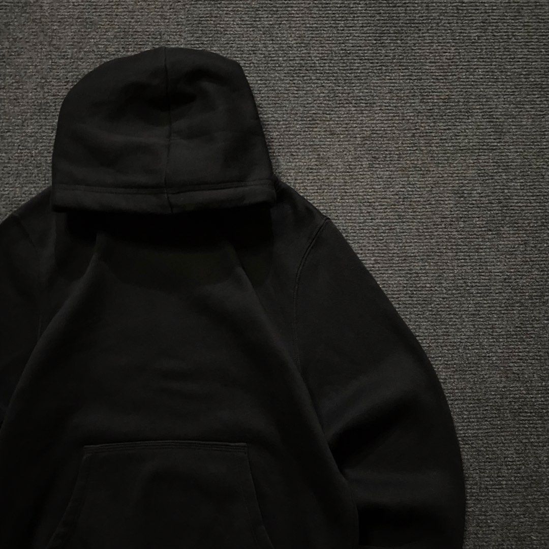 GU Pullover Hoodie (Category: Coats, Jackets and Outerwear) located in Quezon City. Submitted by thrifted_by_cj (Listing ID 1465013893, Image 2). Description: GU Pullover Hoodie Width: 18in Length: 21.5in Condition: 10/10 Color rate: 10/10 Issue: see pic Note: Price: 350 + Sf Payment first J&T Delivery PM ✉️ .