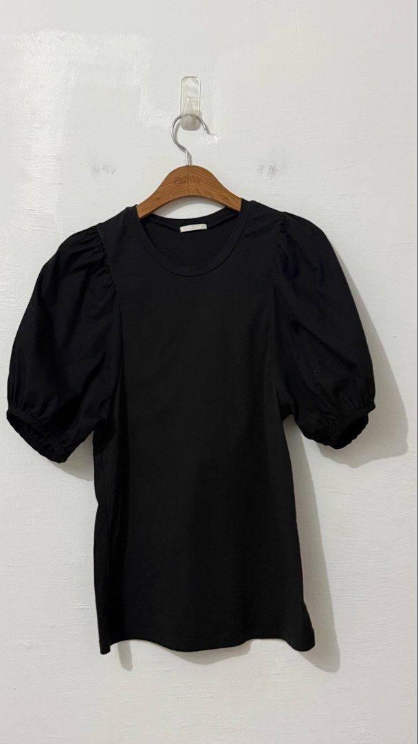 GU Volume Sleeve T-shirt (Category: Shirts) located in Cordova. Submitted by thedecluterrer (Listing ID 1465058680, Image 3). Description: .