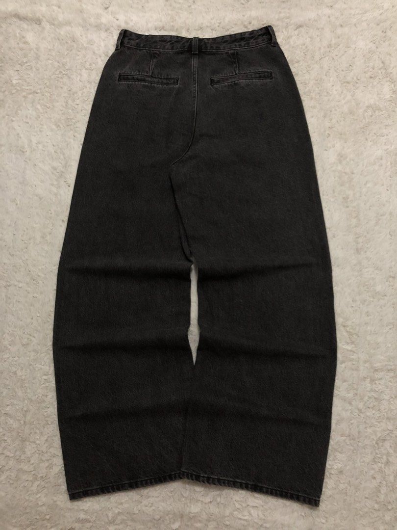 GU WIDE LEG CUT (Category: Jeans) located in Canaman. Submitted by thriftmoboss (Listing ID 1465004349, Image 1). Description: 📌GU DARK WIDE-LEG CUTE cotton 100% Hard denim 95% Crispy condition ✅ DIMENSION📏 W-30 L- 40 T-12 Hem-10. 5 As new condition✅ Crisp condition✅ No issue Price:750🏷 ‎ ‎•✅PLUS SHIPPING FEE (+75) ‎•🔵MOP: G CASH ‎•🟥COURIER: JnT ‎•📍LOC:Magsaysay, Naga city ,Camarines Sur 🌫️.