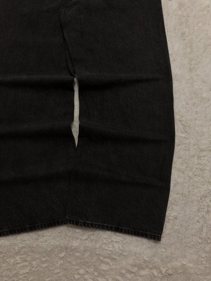 GU WIDE LEG CUT (Category: Jeans) located in Canaman. Submitted by thriftmoboss (Listing ID 1465004349, Image 3). Description: 📌GU DARK WIDE-LEG CUTE cotton 100% Hard denim 95% Crispy condition ✅ DIMENSION📏 W-30 L- 40 T-12 Hem-10. 5 As new condition✅ Crisp condition✅ No issue Price:750🏷 ‎ ‎•✅PLUS SHIPPING FEE (+75) ‎•🔵MOP: G CASH ‎•🟥COURIER: JnT ‎•📍LOC:Magsaysay, Naga city ,Camarines Sur 🌫️.