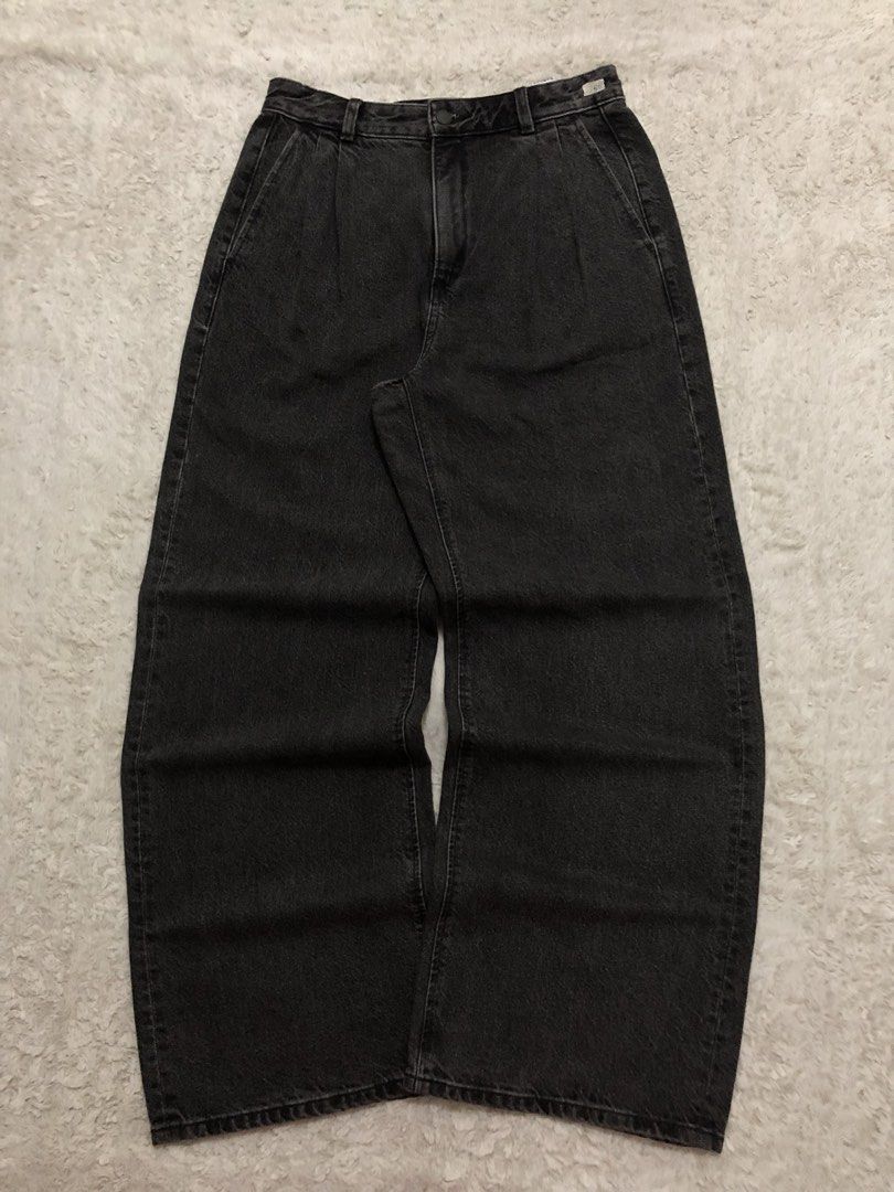 GU WIDE LEG CUT (Category: Jeans) located in Canaman. Submitted by thriftmoboss (Listing ID 1465004349, Image 2). Description: 📌GU DARK WIDE-LEG CUTE cotton 100% Hard denim 95% Crispy condition ✅ DIMENSION📏 W-30 L- 40 T-12 Hem-10. 5 As new condition✅ Crisp condition✅ No issue Price:750🏷 ‎ ‎•✅PLUS SHIPPING FEE (+75) ‎•🔵MOP: G CASH ‎•🟥COURIER: JnT ‎•📍LOC:Magsaysay, Naga city ,Camarines Sur 🌫️.