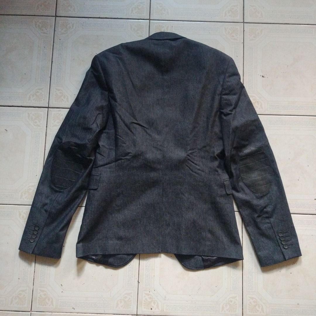Guess by Marciano Denim Blazer 44 (Category: Coats, Jackets and Outerwear) located in Pasay City. Submitted by denimdude.ph (Listing ID 1465039944, Image 2). Description: stretch denim material looks unused, still stitch at the back, last pic.