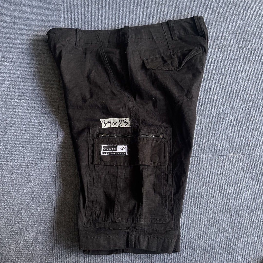 Guess cargo short size 34 (Category: Chinos) located in Butuan. Submitted by cgsayas20083001 (Listing ID 1465092398, Image 2). Description: Black na black Cutwashtag.