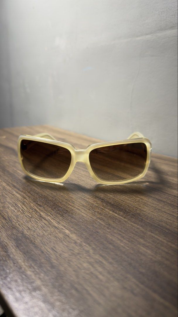 Guess Chunky Cream Rectangle Y2K (Category: Sunglasses & Eyewear) located in Baguio. Submitted by fndrskprskid (Listing ID 1465123929, Image 2). Description: - Style: Trendy vintage 90s rectangular shape - Colors: Cream thick frame with dark brown gradient lenses - Design: Clear temple arms revealing the inner core wire - Fit: Comfortable daily wear, flatters most face shapes - Condition: Clean, scratch-free lenses and frame, ready to wear - No c