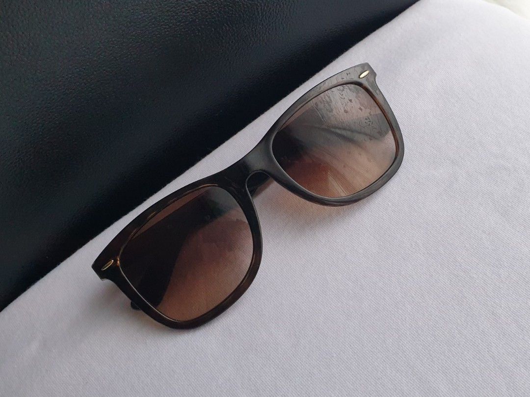 GUESS Dark Tortoise Sunglasses (Category: Sunglasses & Eyewear) located in Quezon City. Submitted by WasalakTwo (Listing ID 1465154133, Image 2). Description: Bought in Japan Made in Italy Goodcondition Clean and presentable Open for delivery nationwide.
